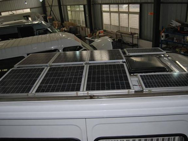 Solución de batería de litio y energía solar para caravanas1